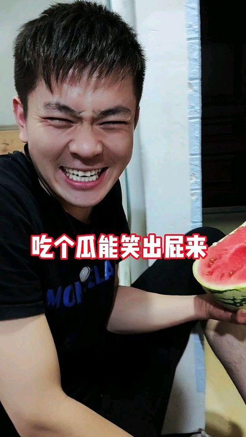 街头吃瓜奇葩事件,那些让人捧腹大笑的吃瓜瞬间